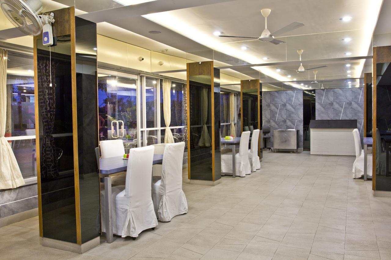 Hotel Executive Súrat Exteriér fotografie